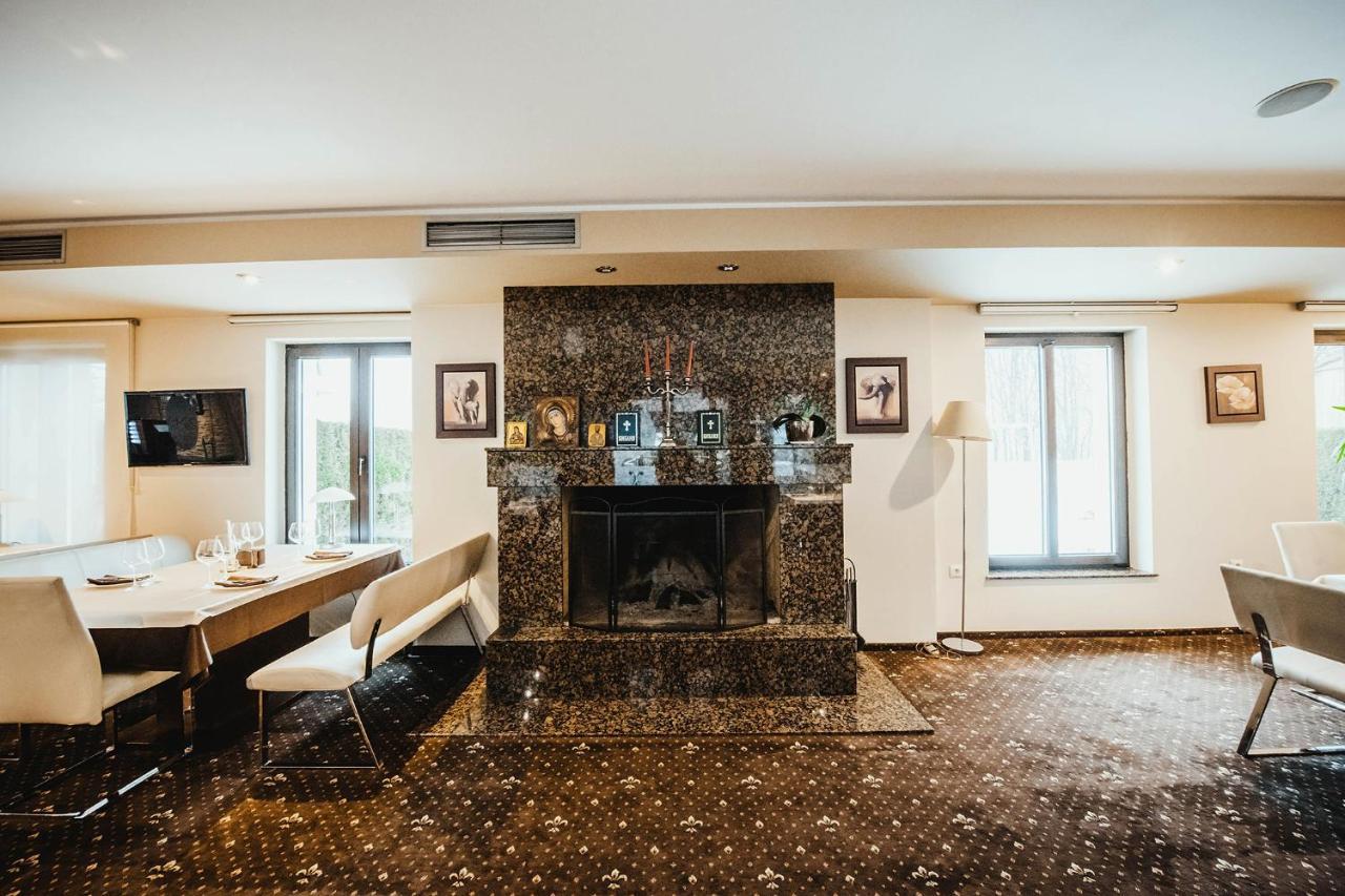 Hotel Villa Ekaterina Vakarel Екстер'єр фото